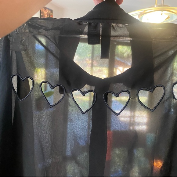 Woman’s sheer Black blouse - Picture 4 of 6